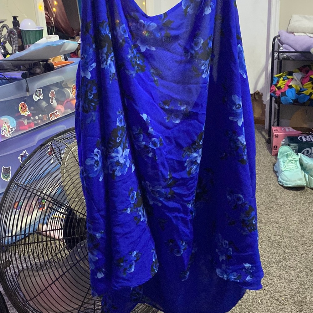 Blue floral top